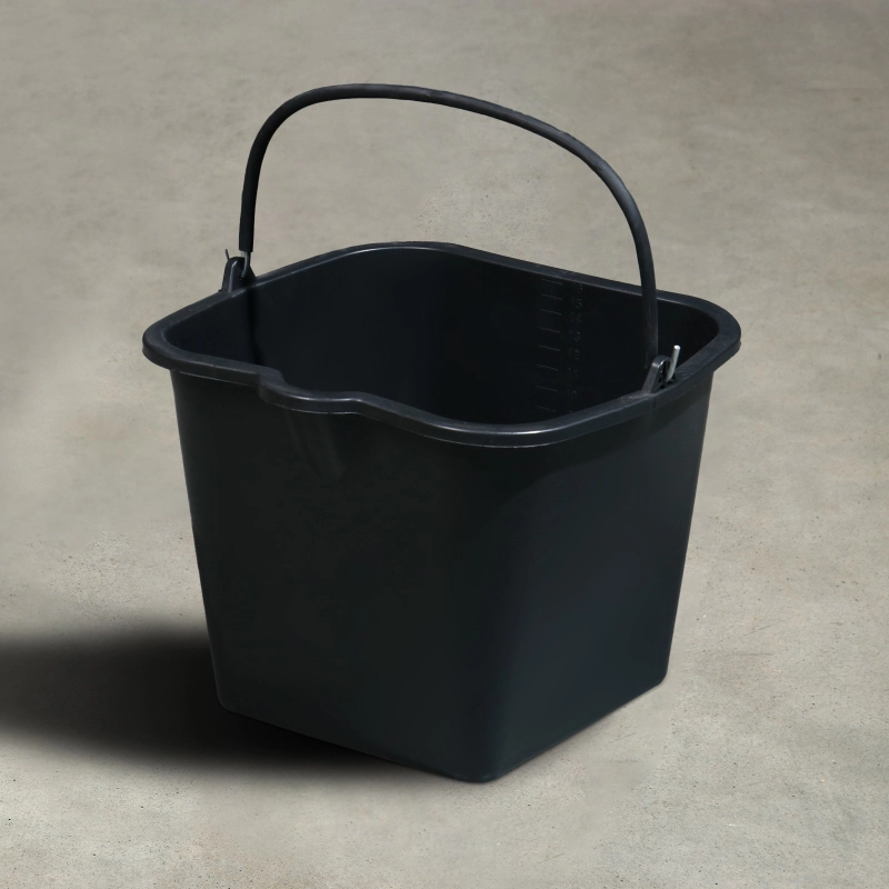 СЛ Ведро строительное ТУНДРА 16л, квадратное с носиком, резинопластик (4585349)