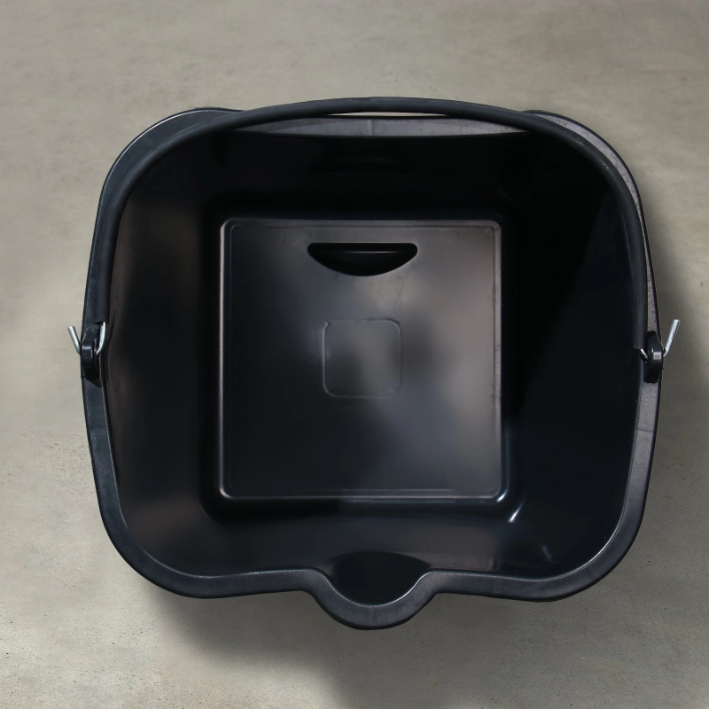 СЛ Ведро строительное ТУНДРА 16л, квадратное с носиком, резинопластик (4585349)